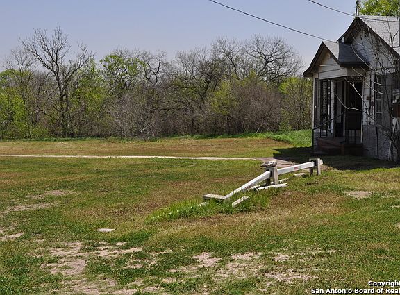 3rd image of 9732 Cemetery Ln