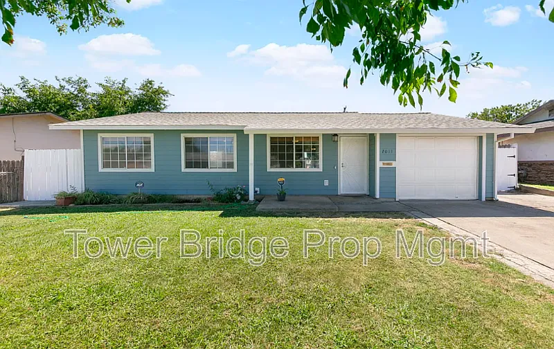 3 bed, 1.0 bath, 901 sqft, $2,025 — Photo 1