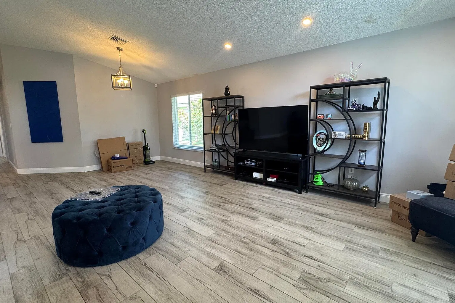3 bed, 2.0 bath, 1716 sqft, $3,900 — Photo 4