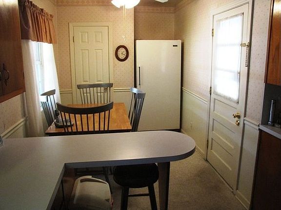 Kitchen eat in area