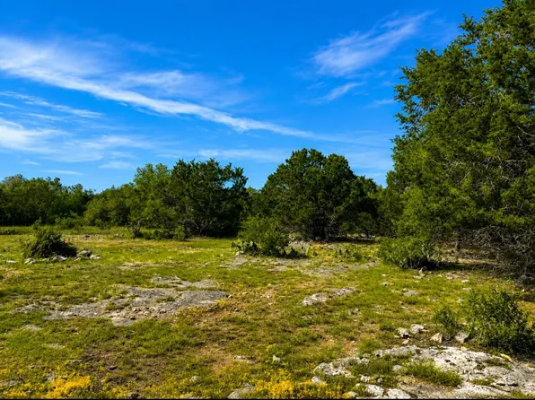 300 Live Oak Hills Ct, San Marcos, TX 78666