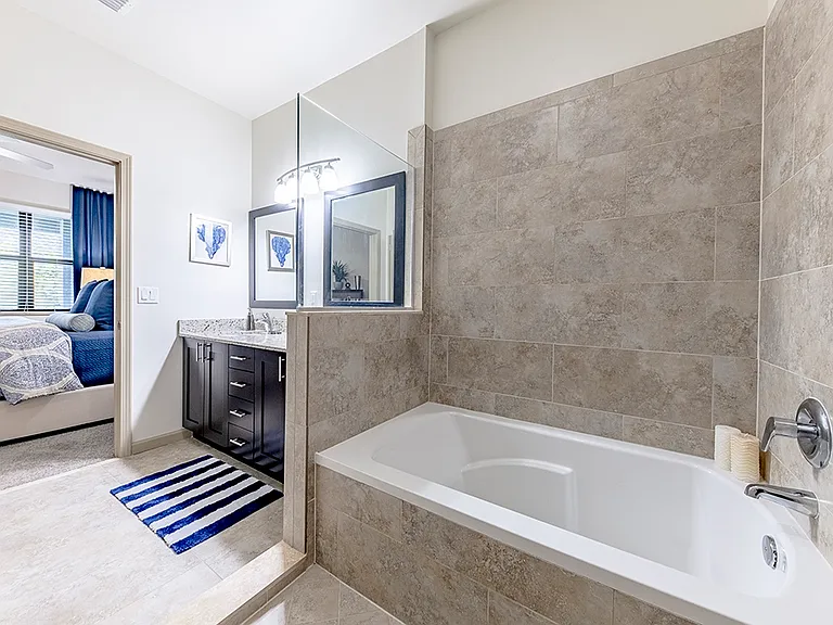 The Hamptons at Palm Beach Gardens Apartments — Photo 7