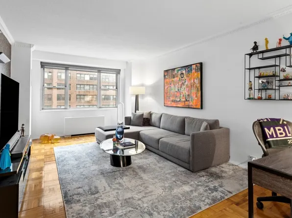 300 East 40th Street image 1 of 6