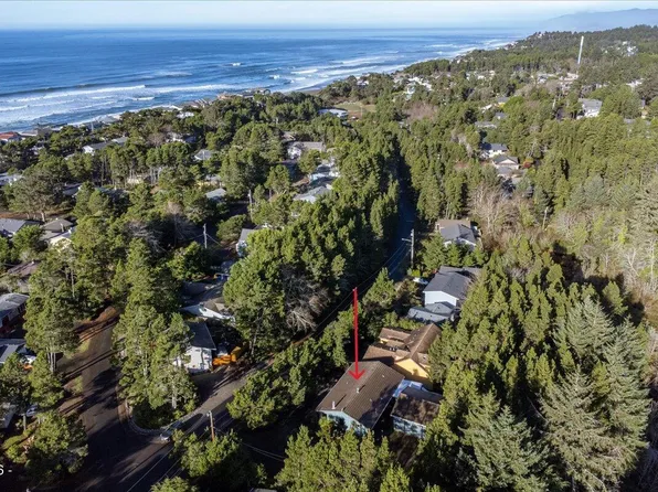 5740 Palisades Dr, Lincoln City, OR 97367