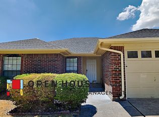 812 Wind Brooke Dr, Arlington, TX 76001