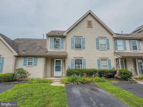 142 Tartan Ln, Hainesport, NJ 08036