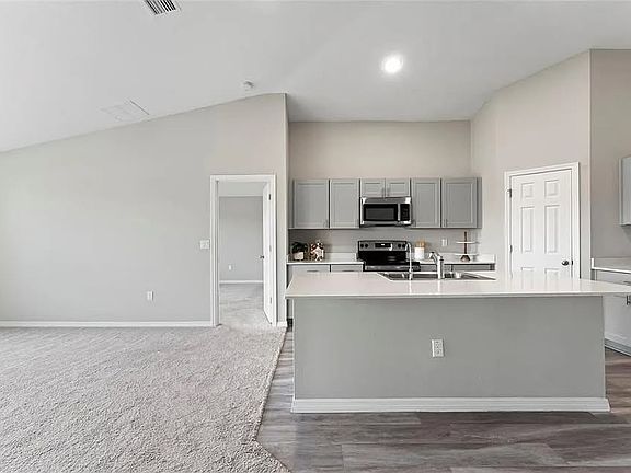 3rd image of 5497 Siltstone St