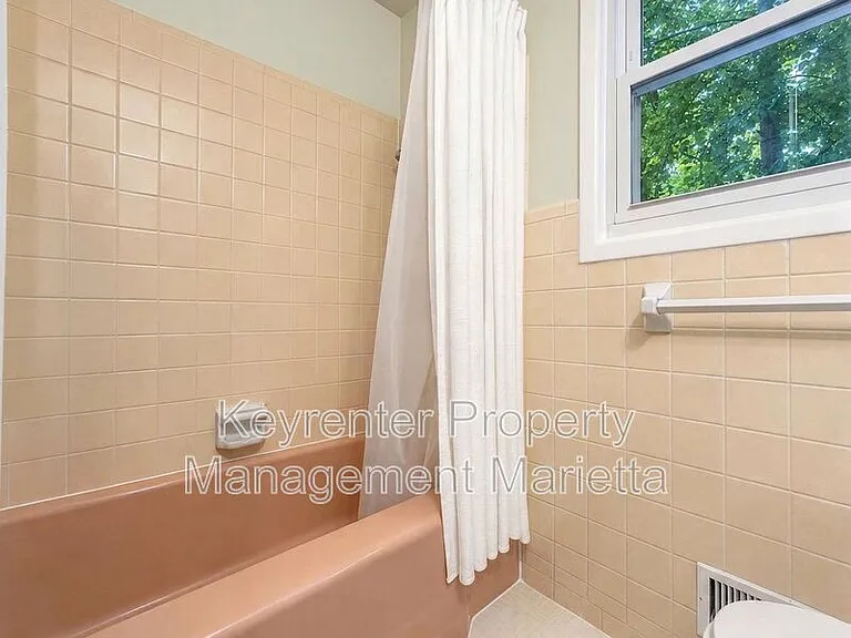 3720 Lake Dr SE — Photo 9