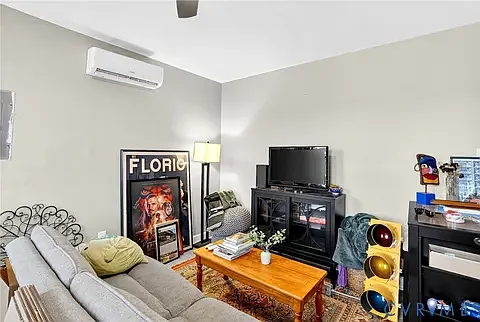 1 bed, 675 sqft, $1,900 — Photo 2