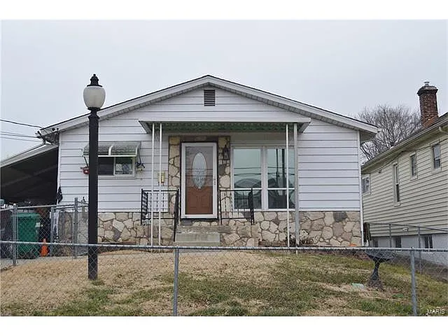 129 W Felton Ave photo 1