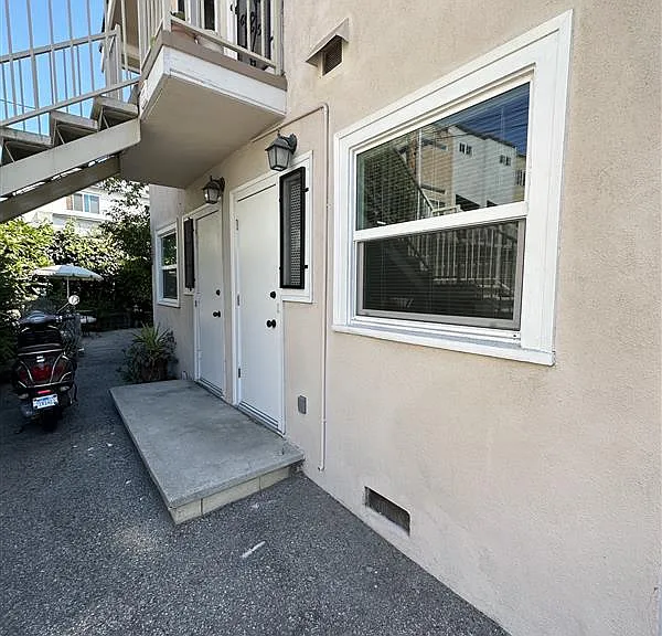 2831 Rowena Ave #3/4 — Photo 2