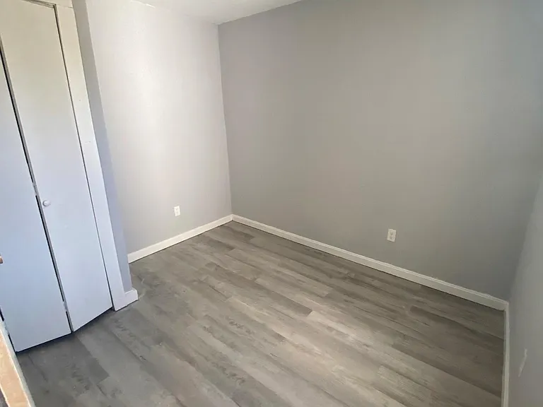 4 Gates St #2R — Photo 5