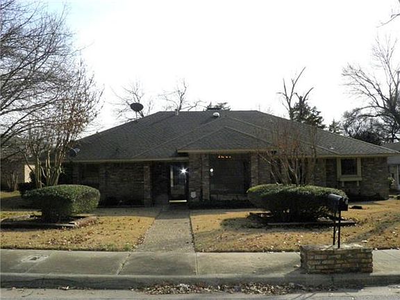 2nd image of 406 Meadowlark Ln