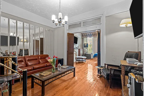 Sold by Jaymore Realty LLC | media 24