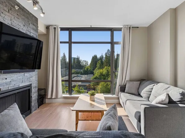 9300 University Cres #901, Burnaby, BC V5A 4X9