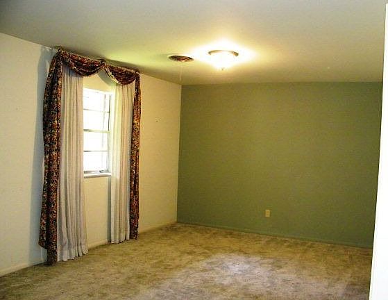 3rd image of 1401 N Broadmoor Dr