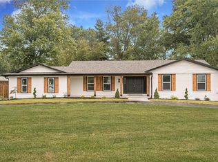 13991 Ladue Rd, Chesterfield, MO 63017