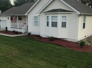 132 Springfield Ln, Jacksboro, TN 37757