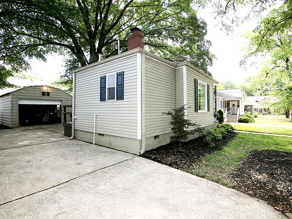 Side of home, Spacious drive