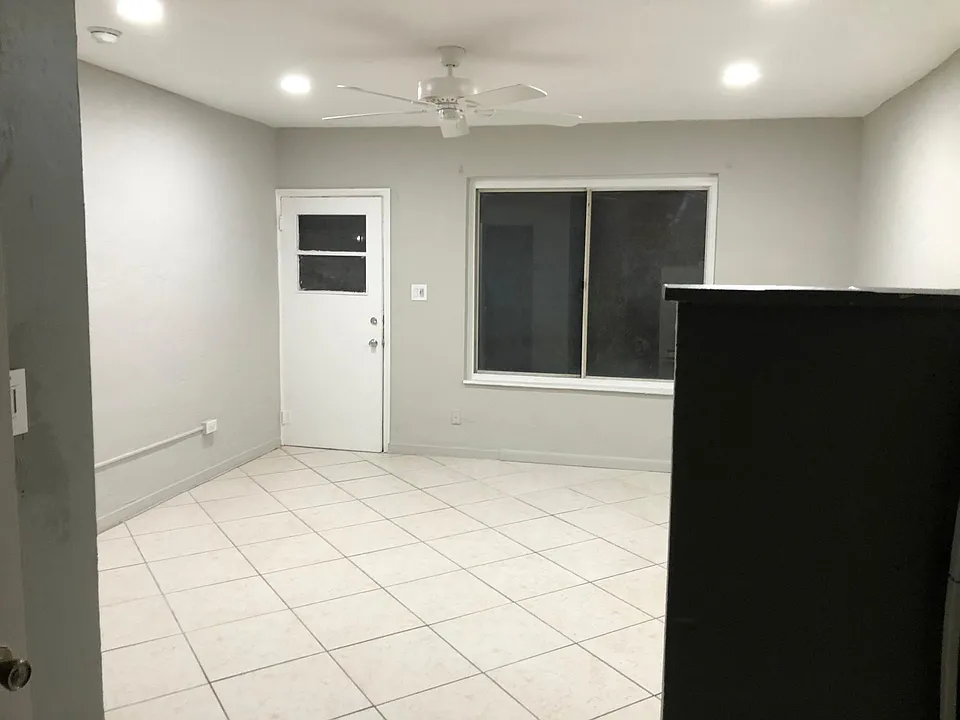 32 S Wild Olive Ave #1