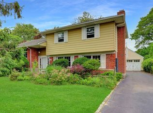 142 Marilynn St, East Islip, NY 11730