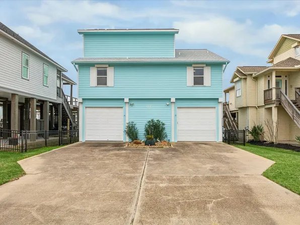 1815 Tiki Dr, Tiki Island, TX 77554