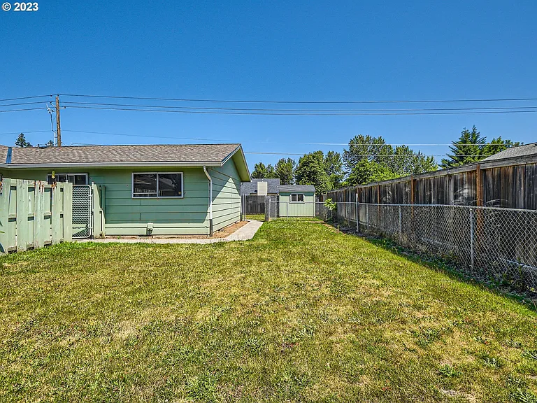 8715 NE 26th Ave — Photo 14