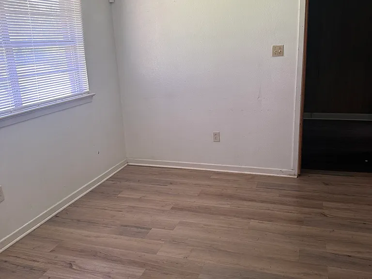 5323 Washington Ave — Photo 10