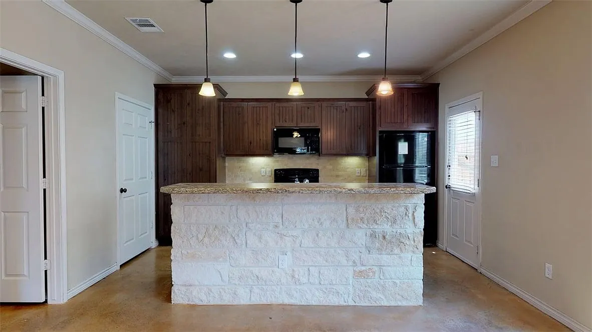 1 bed, 1.0 bath, 1779 sqft, $500 — Photo 2