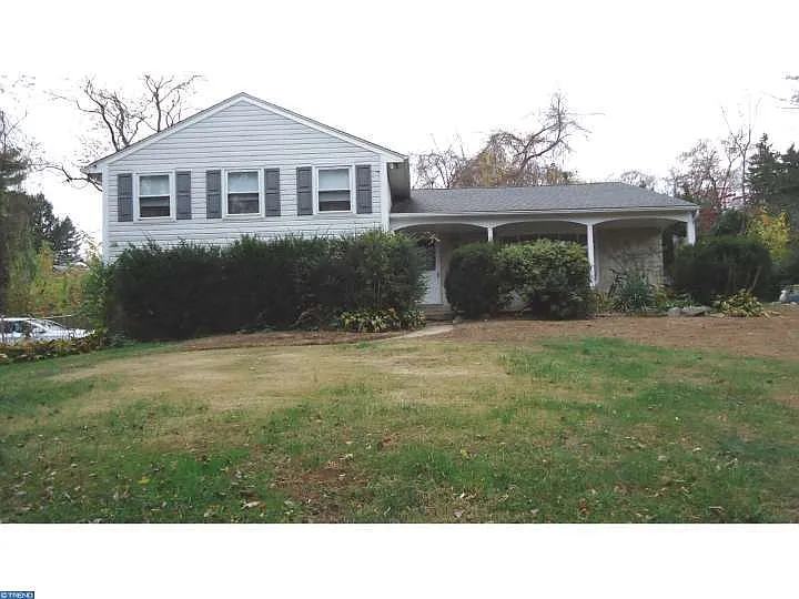 2064 Valley Rd photo 1