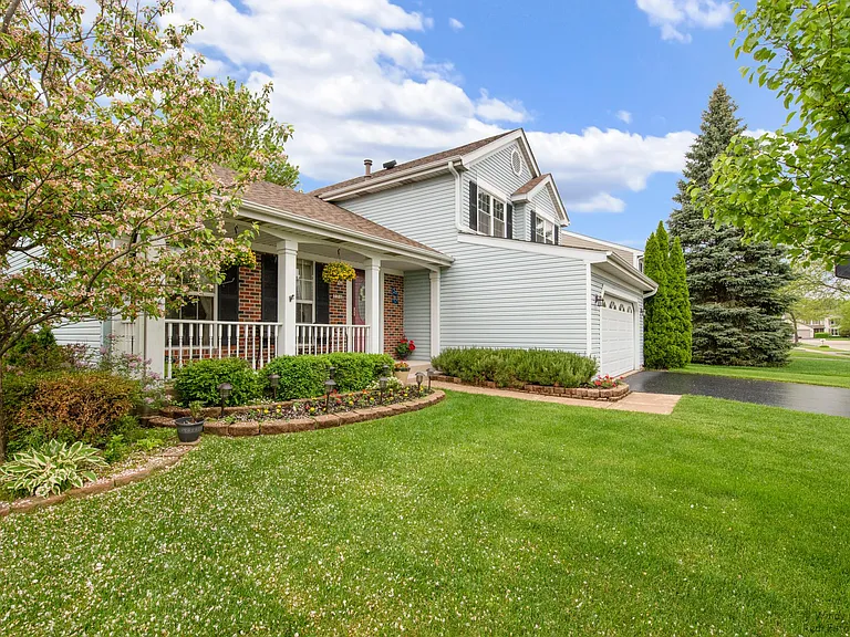 770 Waterford Ct — Photo 3