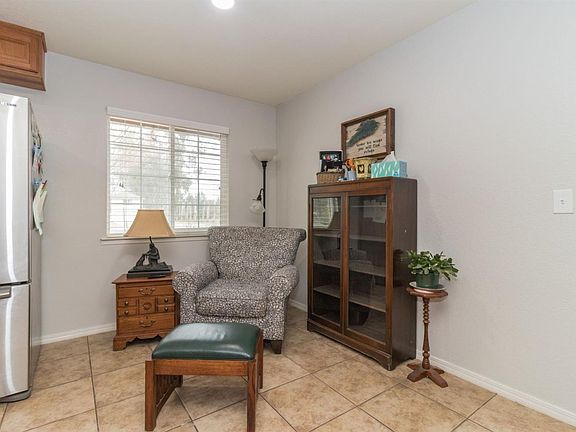 5th image of 36366 Kensington Dr