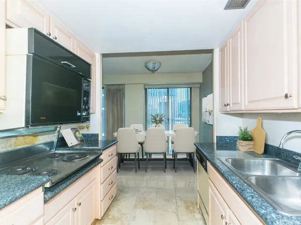700 Richards St APT 1504, Honolulu, HI 96813