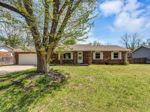 1024 S Oakland Avenue, Bolivar, MO 65613