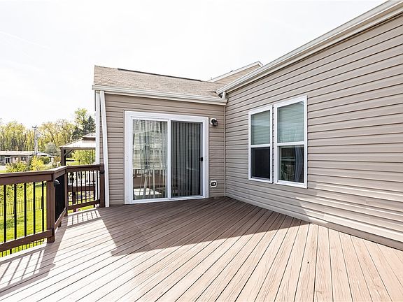 3rd image of 106 Oakwood Ln