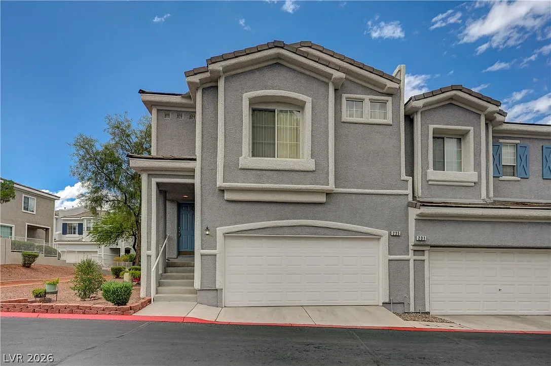 2 bed, 2.5 bath, 1744 sqft, $2,595 — Photo 2