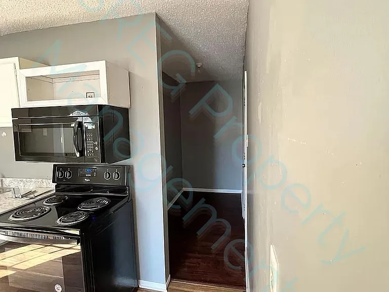 2114 Broadview Ave — Photo 5