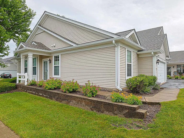 14021 Beaver Dam Ln #14021 — Photo 2