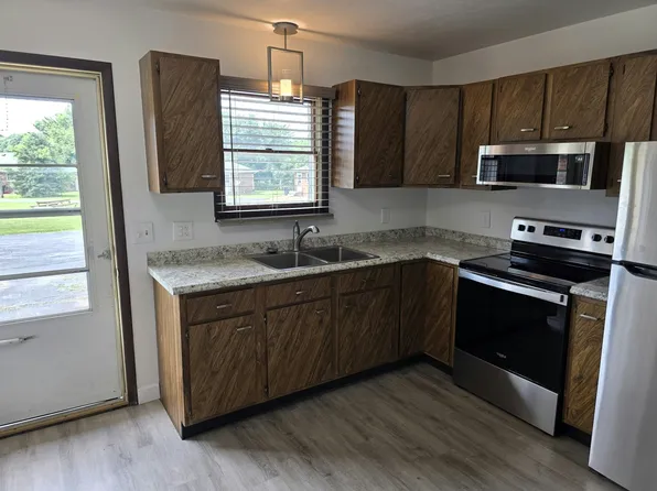 601 Rizek Dr, North Liberty, IN