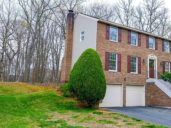 2nd image of 8417 Woodford Ct