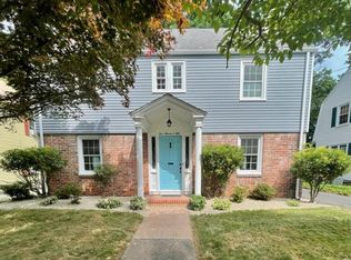 150 Robin Rd, West Hartford, CT 06119