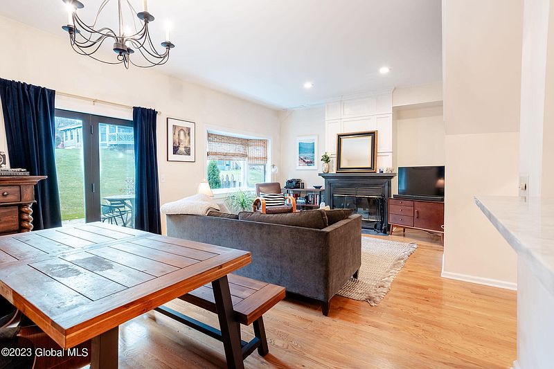 4th image of 128 Kaydeross Park Road