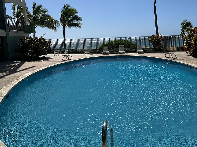 Pool and beach beyond