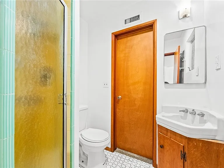 454 N Shattuck Pl — Photo 35