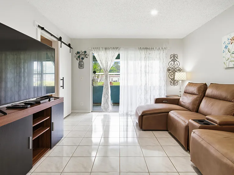 232 Lake Meryl Dr — Photo 14