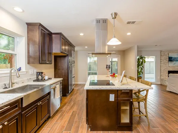 15719 Heatherdale Dr, Houston, TX 77059