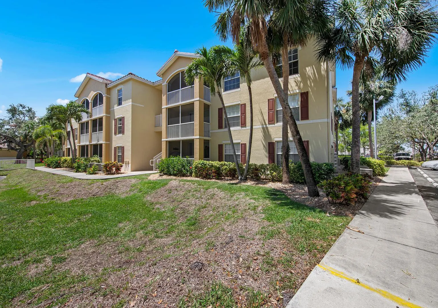 1 bed, 697 sqft, $1,100 — Photo 3