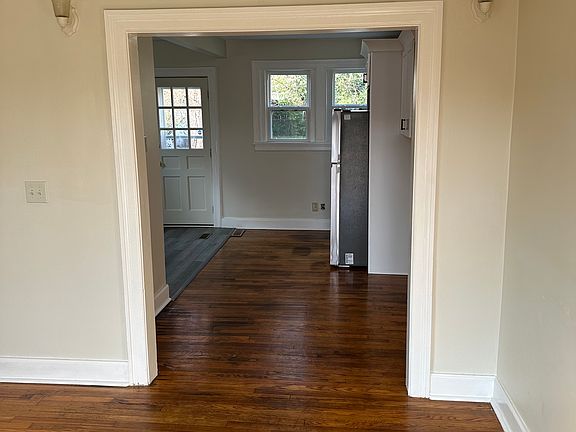 3rd image of 217 Dupont Ave