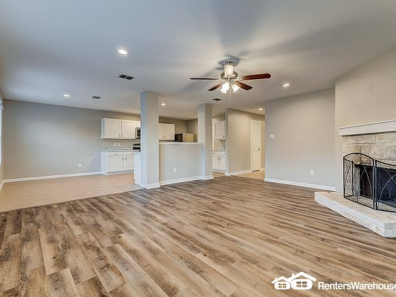 3rd image of 806 Cold Creek Dr