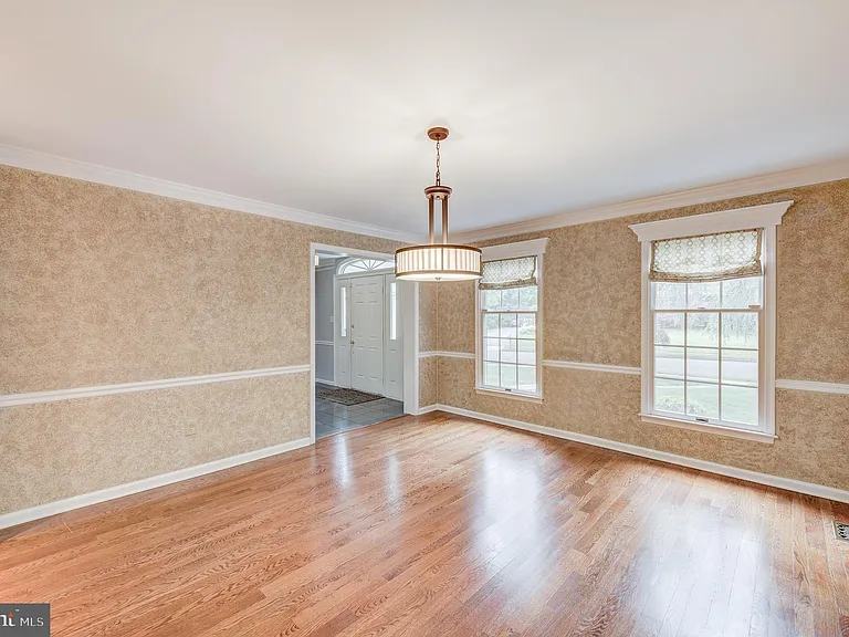 42 Ellsworth Dr — Photo 10